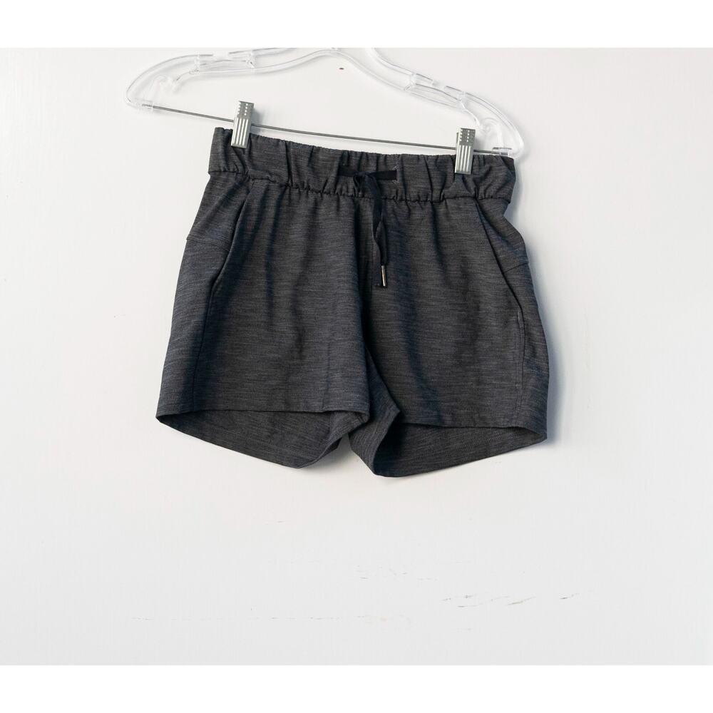 Lululemon On The Fly Shorts Size 2 Dark Heathered‎ Grey EUC
